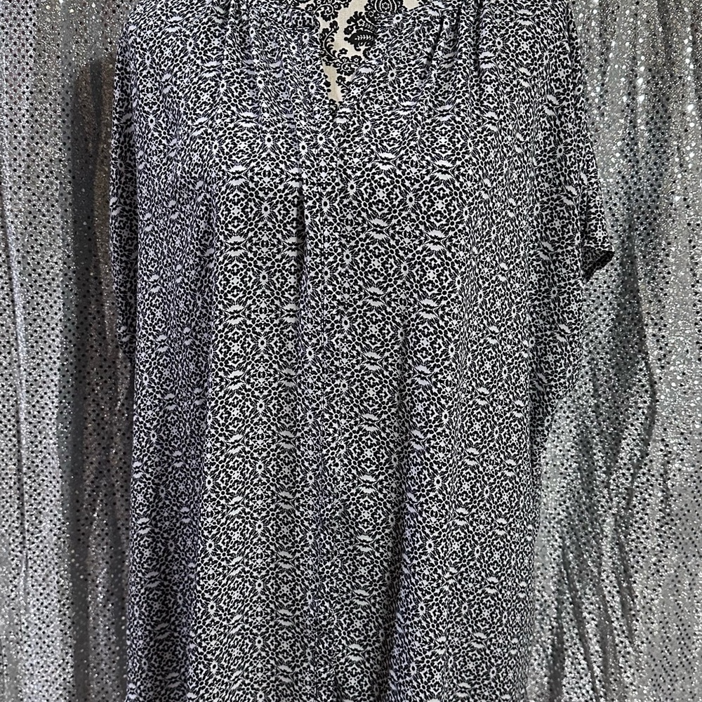 Ava & Viv Black and White Geometric Blouse